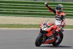 Chaz Davies Ducati WSBK Imola 2016 - Motorbike Magazine