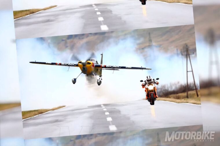 Video KTM Super Duke vs Avion Red-Bull 01