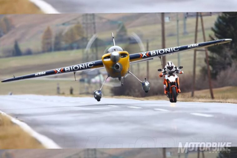 Video KTM Super Duke vs Avion Red Bull 04