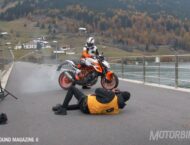 Video KTM Super Duke vs Avion Red Bull 06