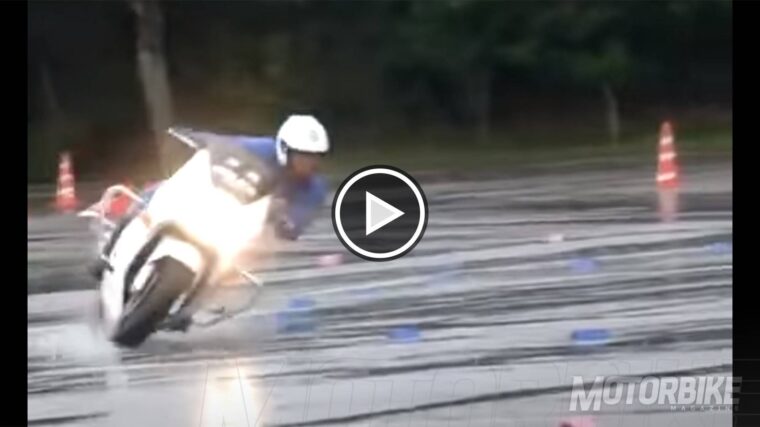 policia-moto-entrenamiento-play