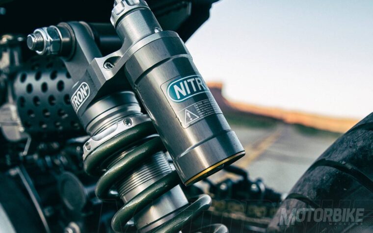 icon-triumph-thruxton-three-martini-lunch-01