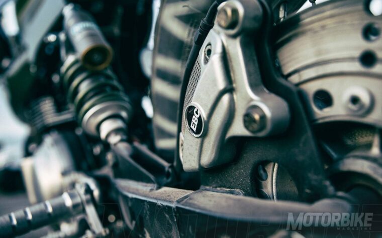 icon-triumph-thruxton-three-martini-lunch-02