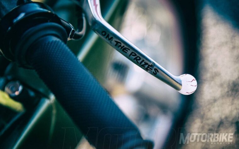 icon-triumph-thruxton-three-martini-lunch-03