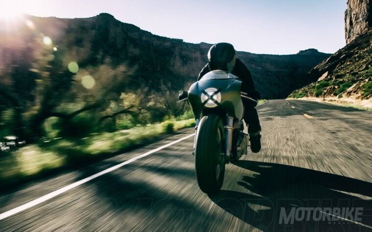 icon-triumph-thruxton-three-martini-lunch-07