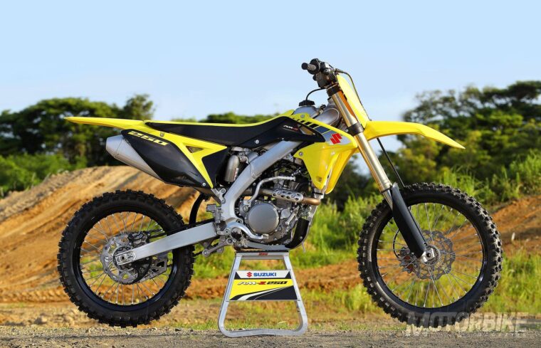 Suzuki RM-Z250 2017 1 suzuki rm z250 2017 01