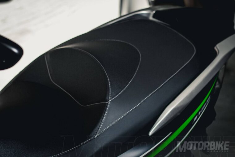 Kawasaki-J300-Detalles-4113