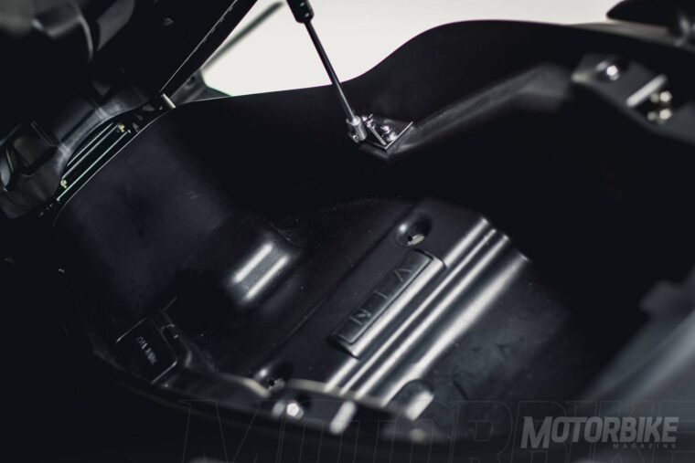 Kawasaki-J300-Detalles-4131