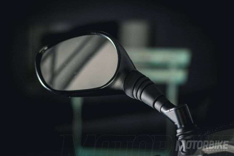 Kawasaki-J300-Detalles-4138