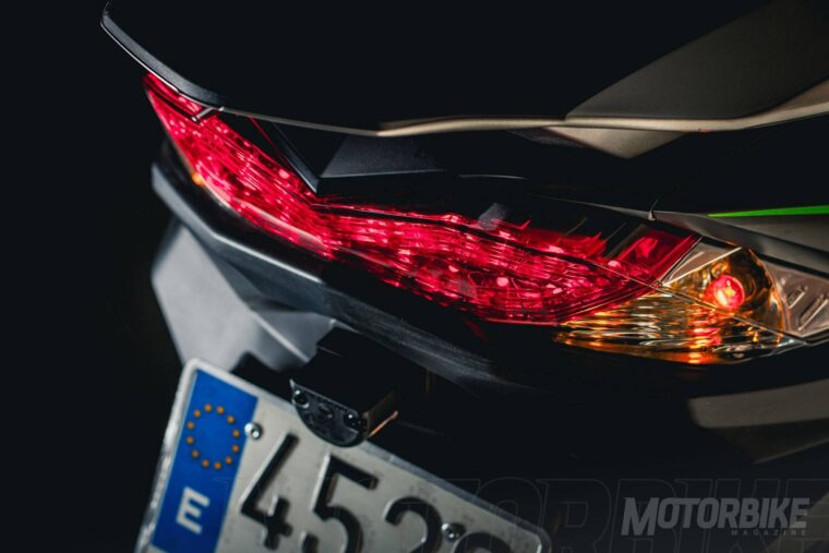 Kawasaki-J300-Detalles-4146