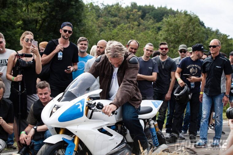 carl-fogarty-triumph-thruxton-08