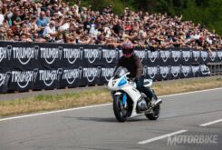 carl fogarty triumph thruxton 12