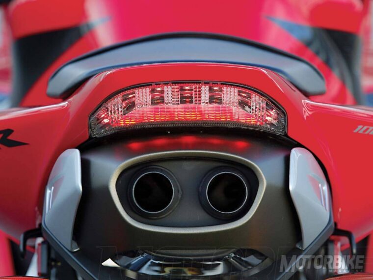 Honda CBR1000RR 2017: 25º aniversario de la Fireblade 20 honda cbr1000rr 2004 3