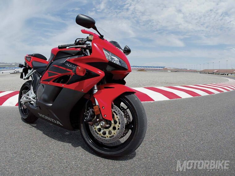 honda-cbr1000rr-2004-5