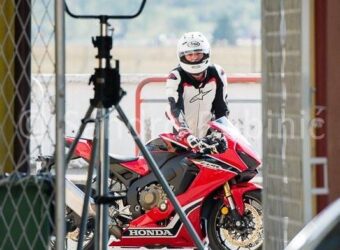 BikeLeaks. Honda CBR1000RR Fireblade 2017: Fotos espía en circuito 4 honda cbr1000rr 2017 leaked