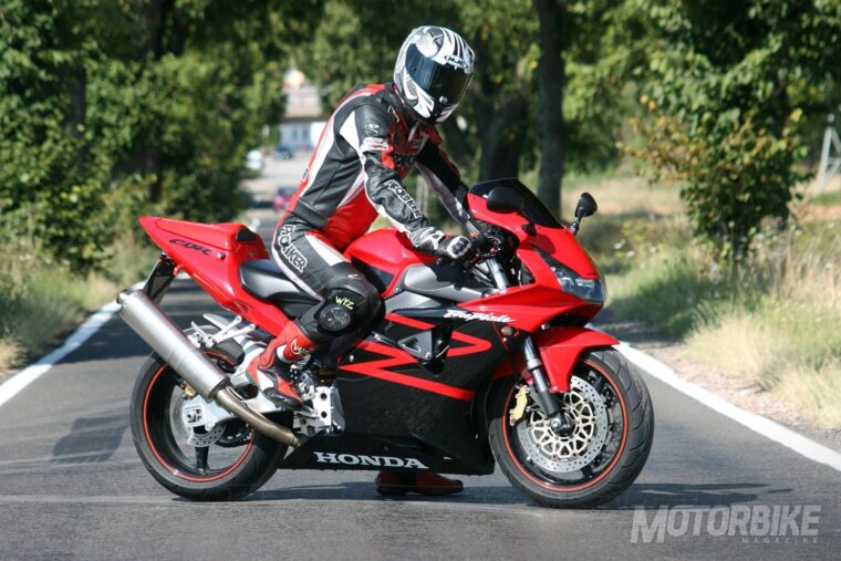 honda-cbr900rr-fireblade-2002-2