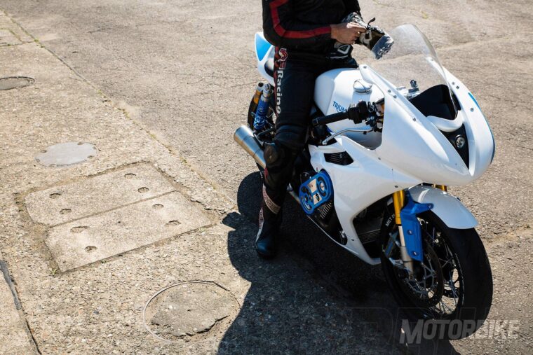 triumph-thruxton-white-bike-13