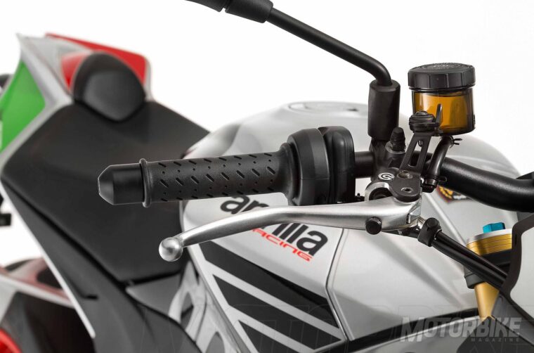 aprilia-tuono-1100-2017_06