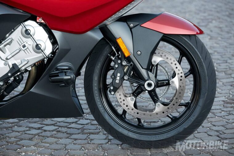 bmw-k-1600-gt-2017-detalles-010