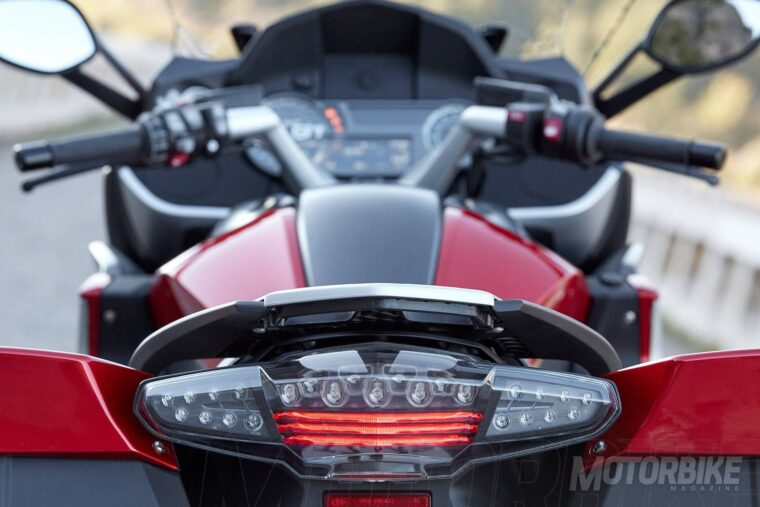bmw-k-1600-gt-2017-detalles-014