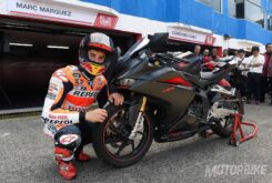 Marc Márquez prueba la Honda CBR250RR 2017 ante el público de Indonesia 28 marc marquez honda cbr250rr 2017 08