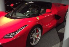 jorge lorenzo ferrari laferrari 01