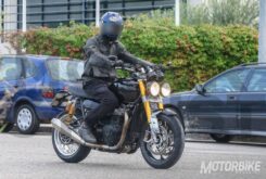 BikeLeaks. Futura Triumph Speed Twin 2018: Fotos espía 29 triumph speed twin 14