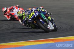 Valentino Rossi, sobre su incidente con una aficionada en el paddock: «Pido disculpas a la señora, espero que esté bien» 3 valentino rossi motogp valencia 2016 carrera 01