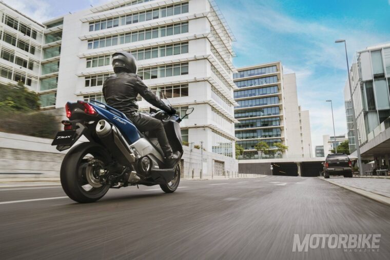 yamaha-tmax-dx-2017-07