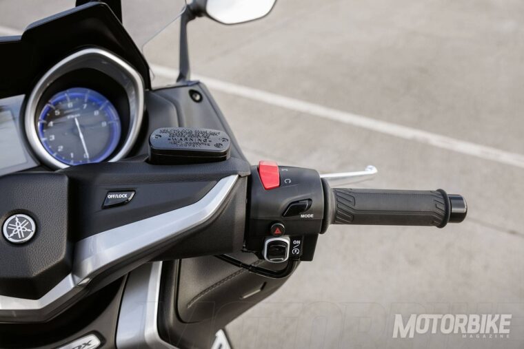 yamaha-tmax-dx-2017-13