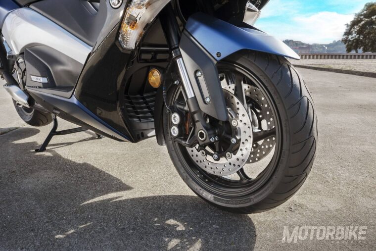 yamaha-tmax-dx-2017-18