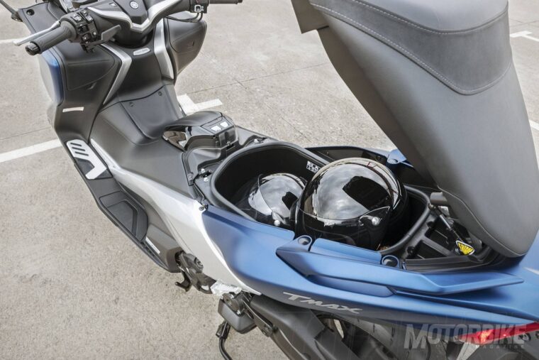 yamaha-tmax-dx-2017-23