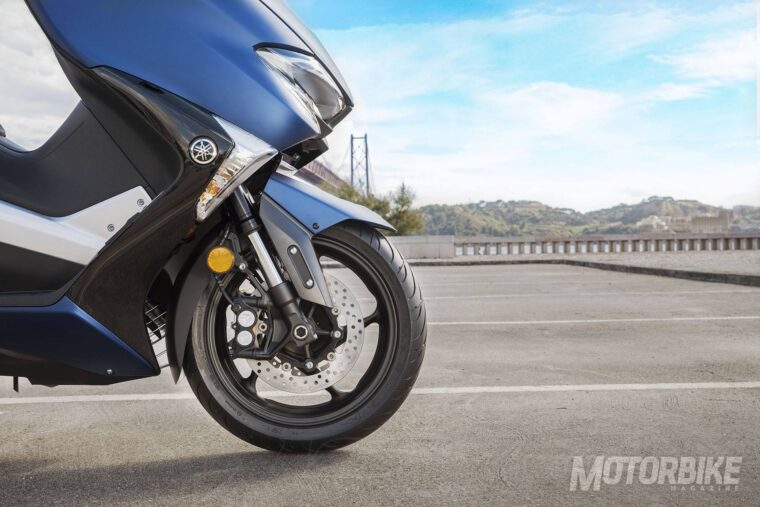 yamaha-tmax-dx-2017-24