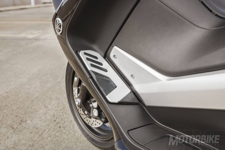 yamaha-tmax-dx-2017-26