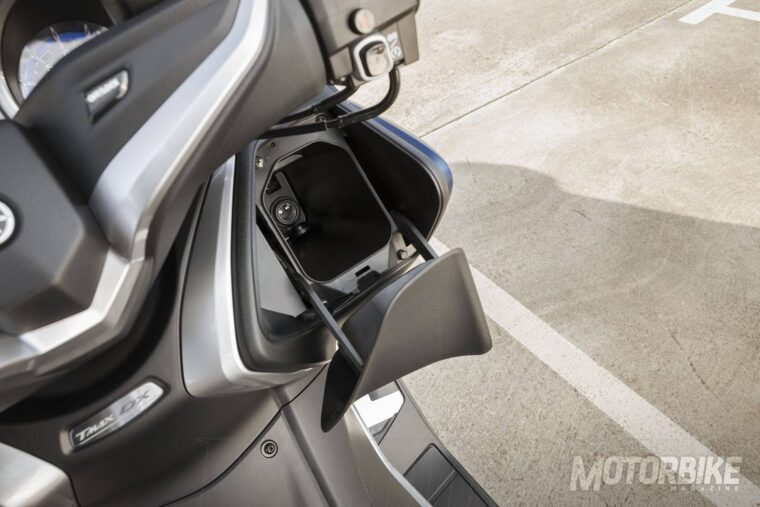 yamaha-tmax-dx-2017-31