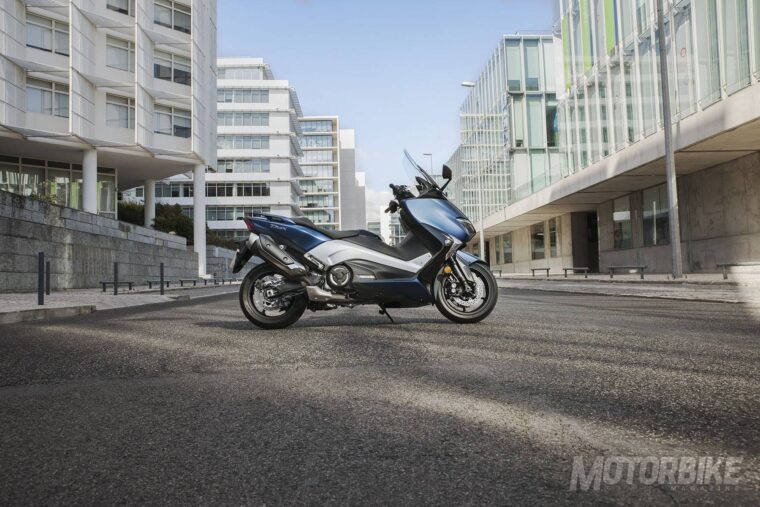 yamaha-tmax-dx-2017-40