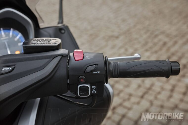 yamaha-tmax-sx-2017-11