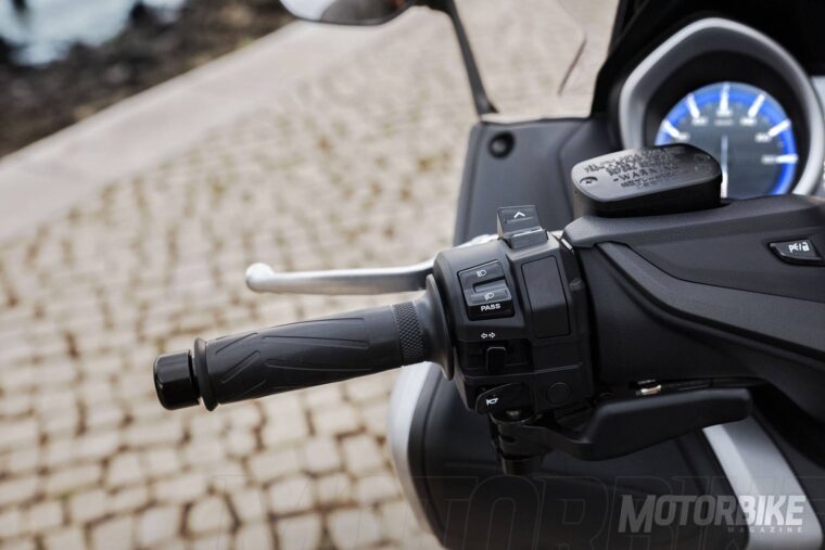 yamaha-tmax-sx-2017-12