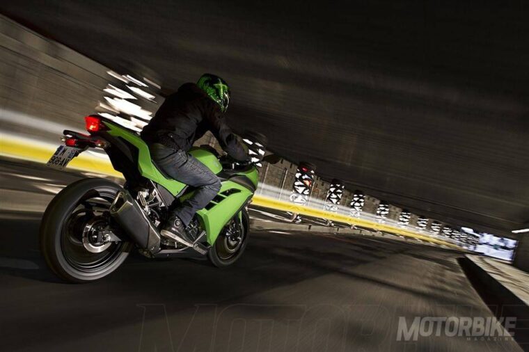 kawasaki-ninja-300-2015-05