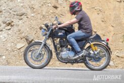 BikeLeaks. La Royal Enfield Continental GT prepara su adaptación a la Euro 4 5 royal enfield continental gt motorbike magazine fotos espia 03