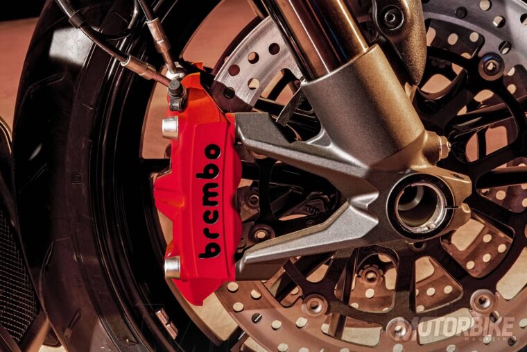 Ducati-Diavel-Diesel-2017-13