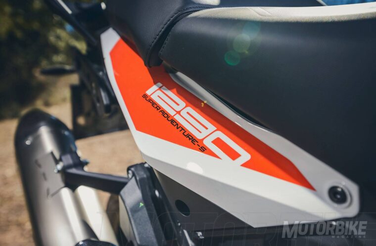 KTM-1290-Super-Adventure-S-2017-015