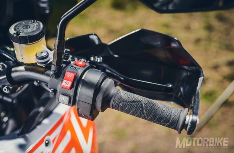 KTM-1290-Super-Adventure-S-2017-027