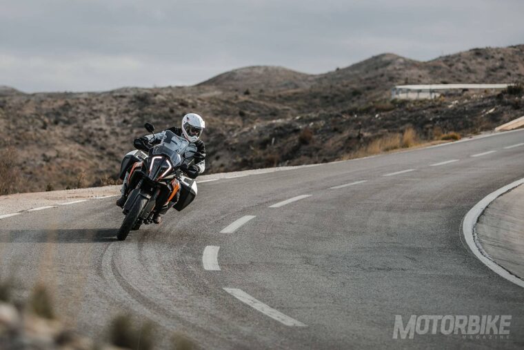 Prueba. KTM 1290 Super Adventure S 2017: Raza Aventura 43 KTM 1290 Super Adventure S 2017 prueba 02