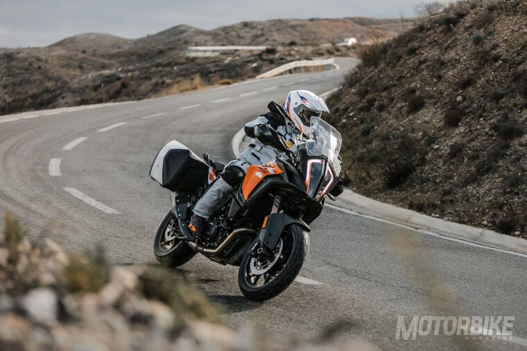 KTM-1290-Super-Adventure-S-2017-prueba-03