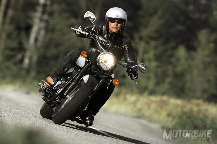 kawasaki-vulcan-900-classic-special-edition-2016-01