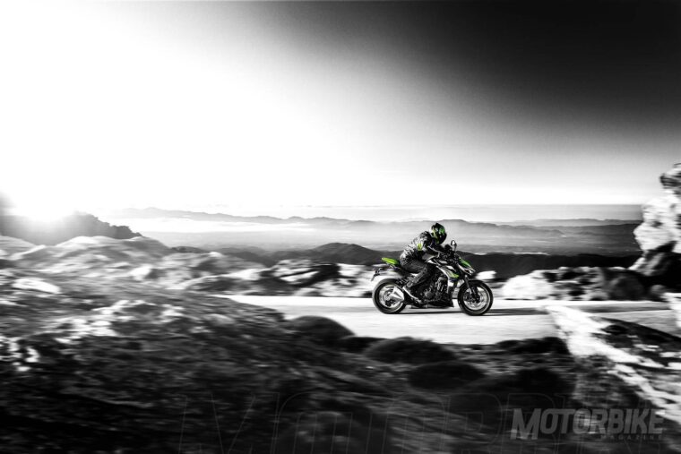 Kawasaki-Z1000-2017-02