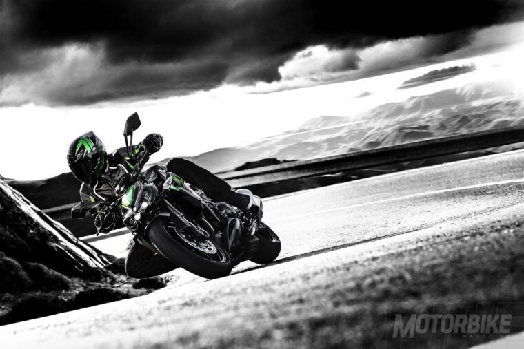 Kawasaki-Z1000-2017-03