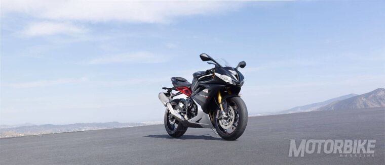 BikeLeaks. Triumph 2020, de tres en tres: Fotos espía de Daytona 765, Thruxton R Black y Tiger 800 12 triumph daytona 675 2017 12