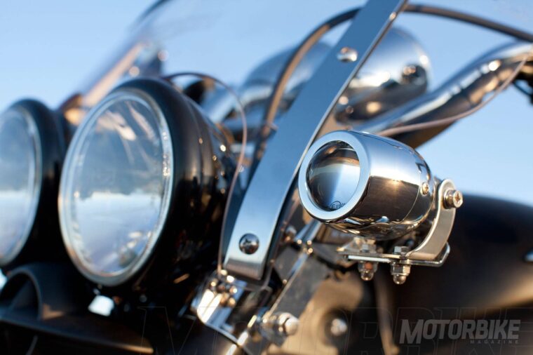 triumph-rocket-iii-roadster-2017-10